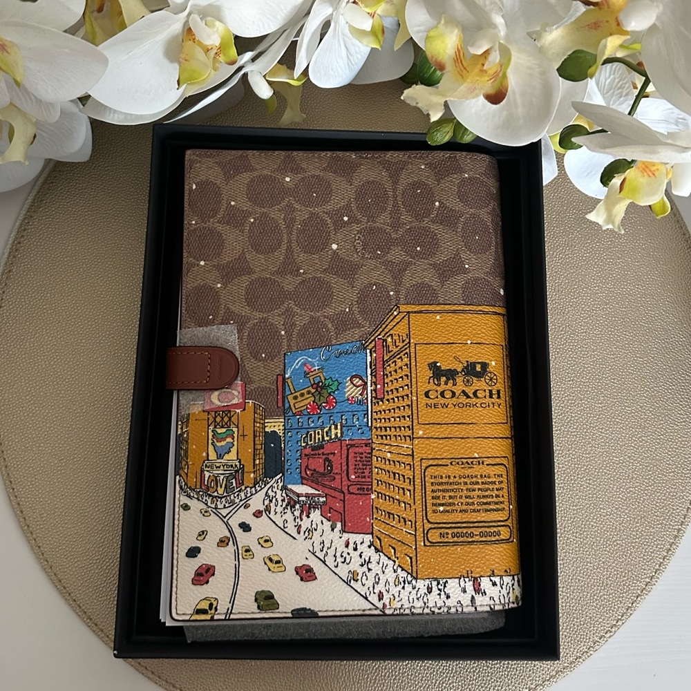 NWT 🦖 Coach LIMITED EDITION 2024 Holiday Notebook With Rexy and Snowman - Picture 10 of 14